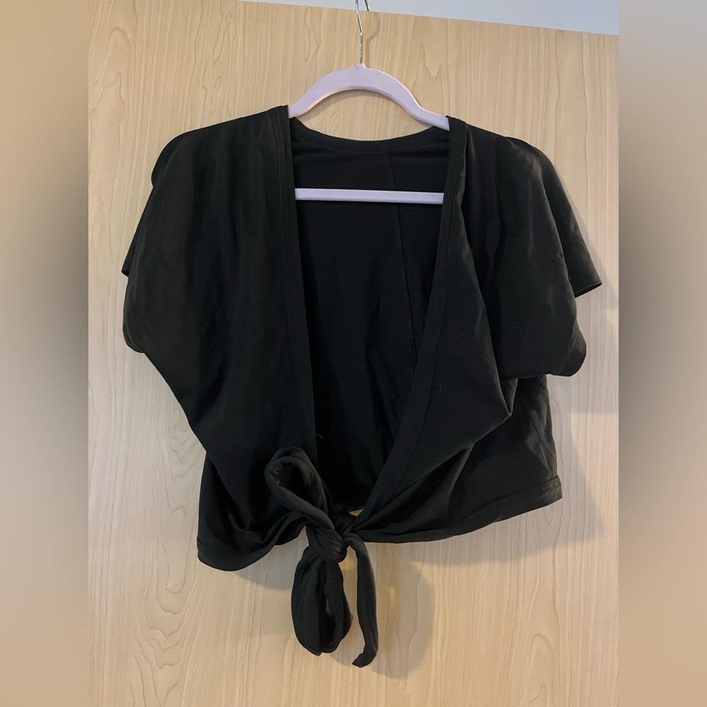 Lululemon open back black yoga shirt